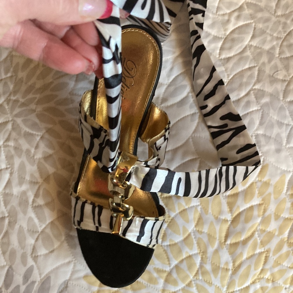 Delicious 🤩Zebra print strapped heels w/gold chain. Worn w/TLC. Excellent🔥🔥 - Picture 3 of 7